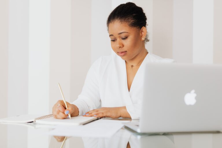 How to do research for a copywriting projects in the easiest way possible? Plus the list of my favorite websites for research.