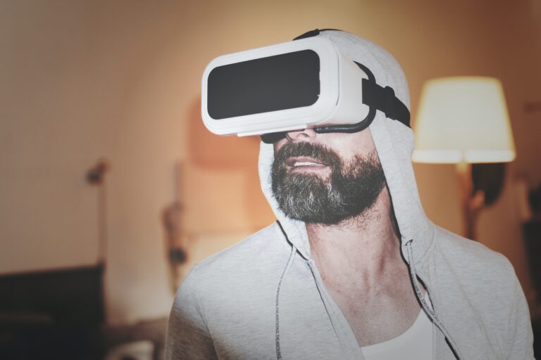 Apple VR Headset for a hybrid AR-VR experience. And some of its features.