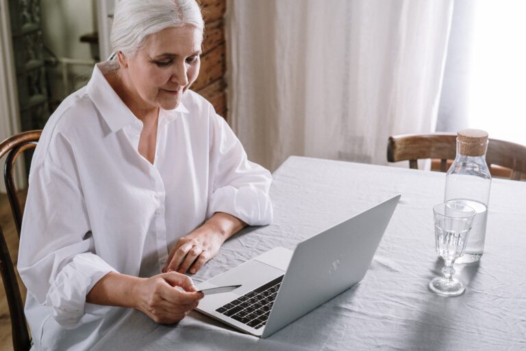 E-Commerce and the Environment: Balancing Convenience and Sustainability