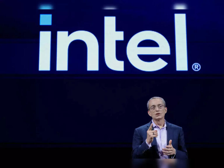 Intel CEO Moves to Further Cut Costs, Separate Chip Making and Design