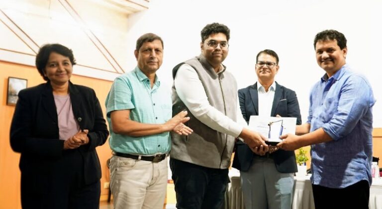 Dr. D. Y. Patil Medical College, Hospital & Research Centre, Pimpri, Pune, conferred with the “Best BSD Award” and “Best Organ Transplant Coordinator Award”