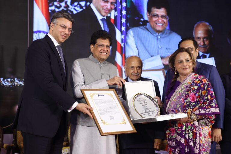 Dr. Bina Modi Felicitated with "Woman Icon of the Year" Award by Mr Piyush Goyal, Hon&apos;ble Minister for Commerce and Industry, Government of India