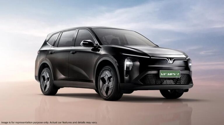 Your Phone Can Be the VF MPV 7's Family Trip Coordinator